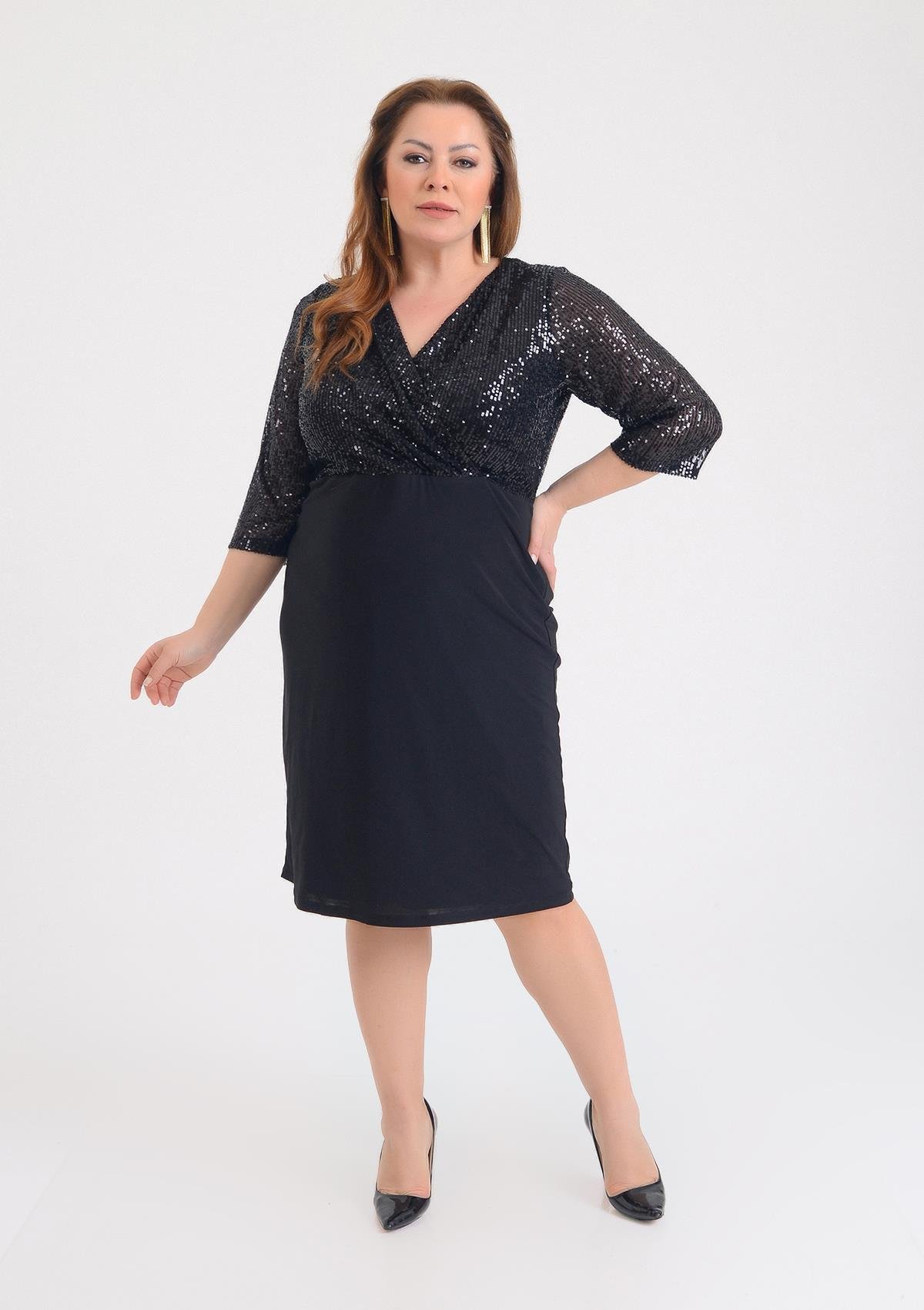 Büyük Beden Siyah Renkli Kruvaze Yaka Likralı Pul payetli Abiye Elbise