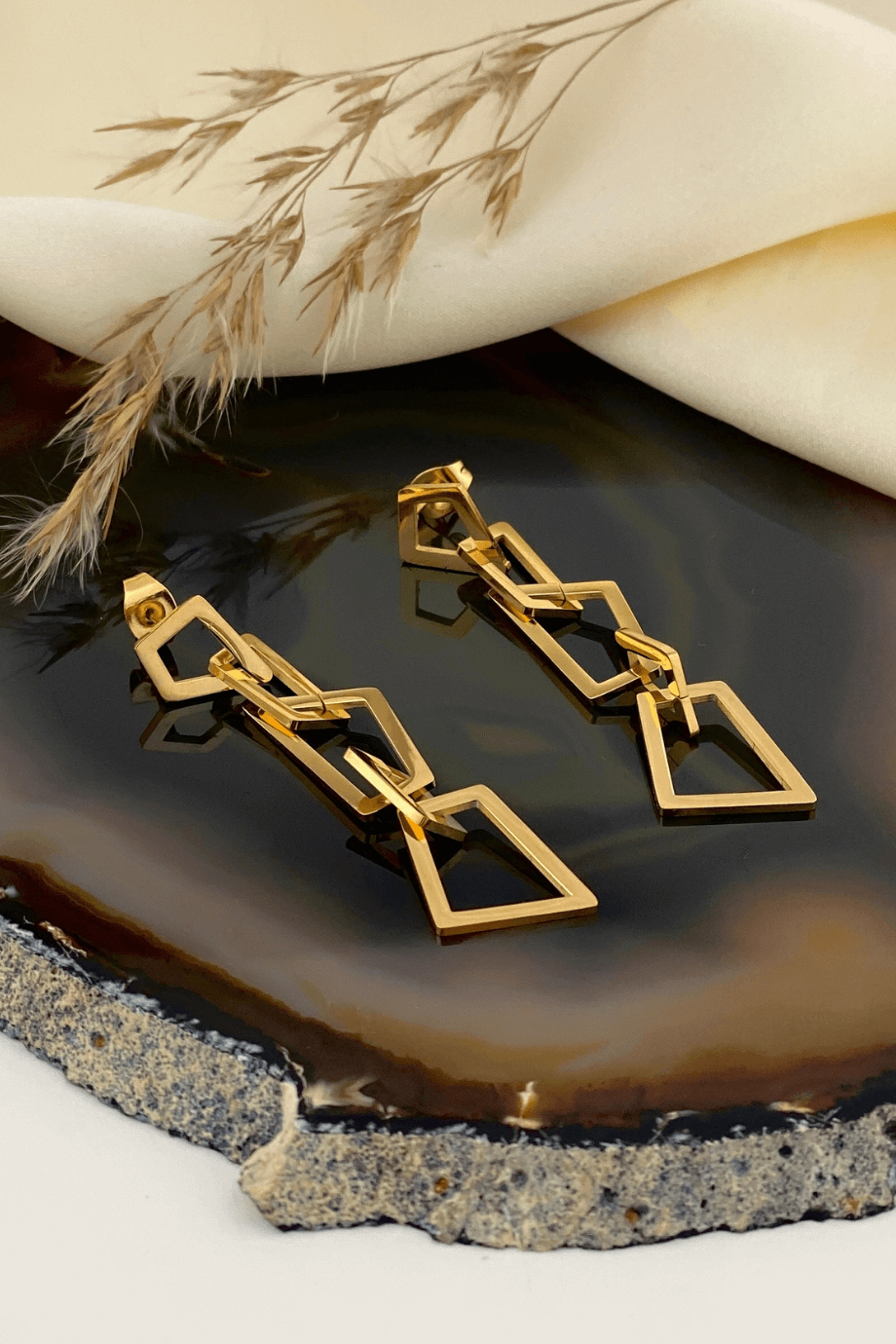 Sallantılı Asimetrik Küpe Gold