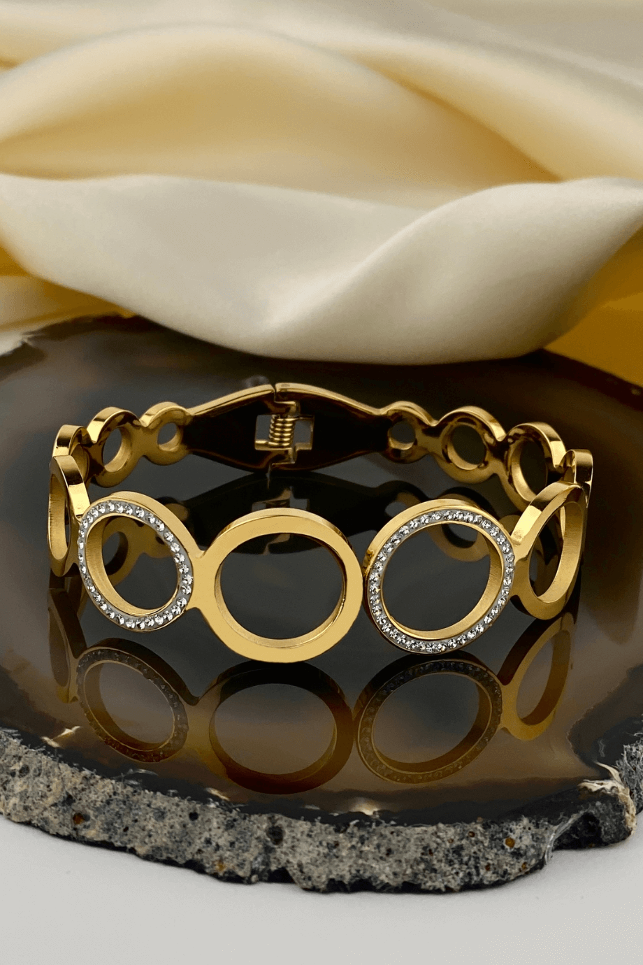 Taşlı Halka Kelepçe Bileklik Gold