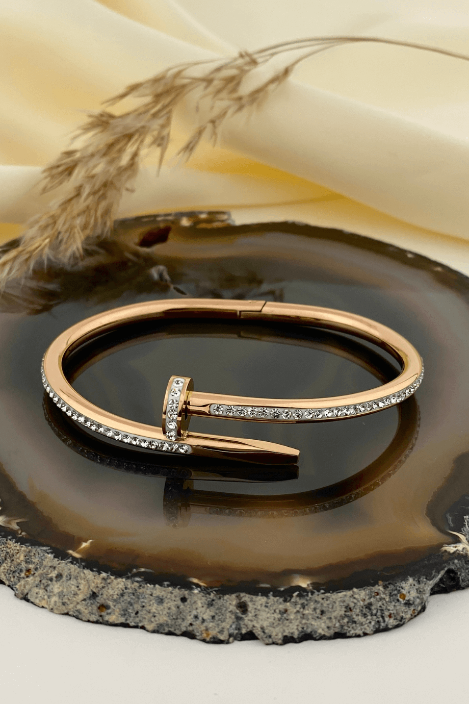 Çivi Model Taşlı Bronz Kelepçe Bileklik