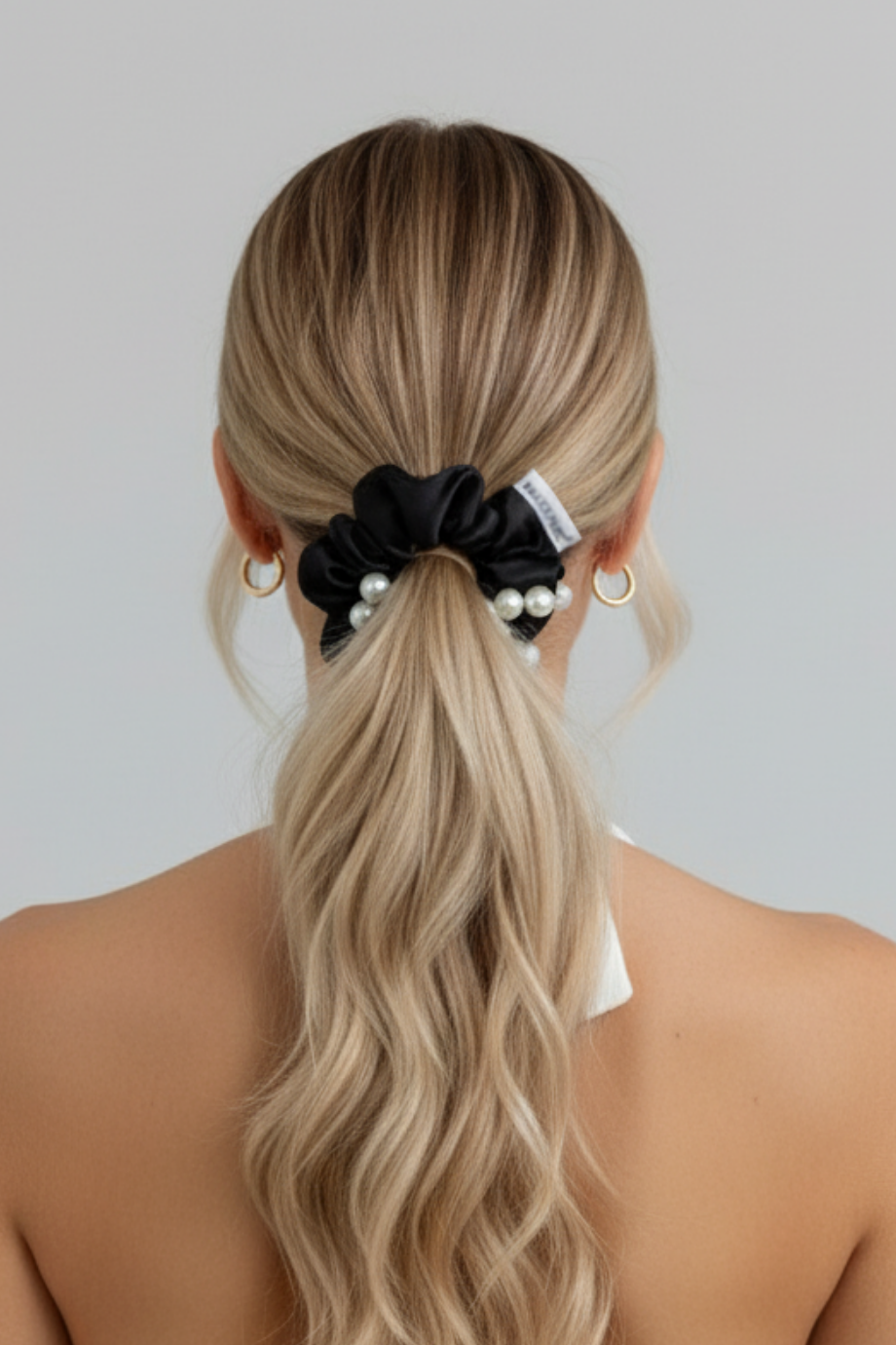 Gaios İncili Saten Scrunchie Toka Siyah