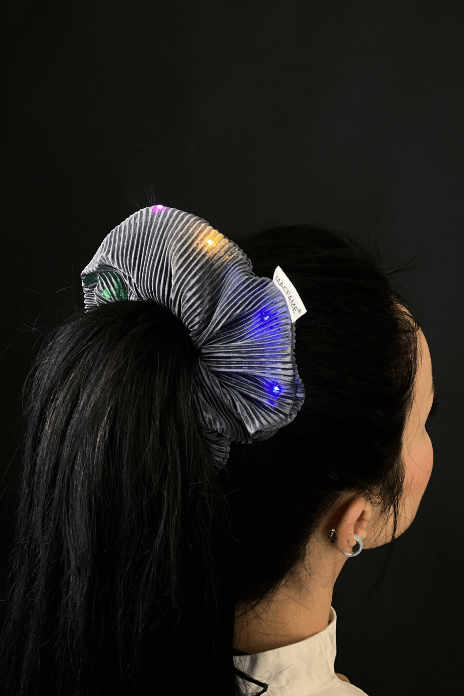 Işıklı Piliseli Lastik Toka Gri