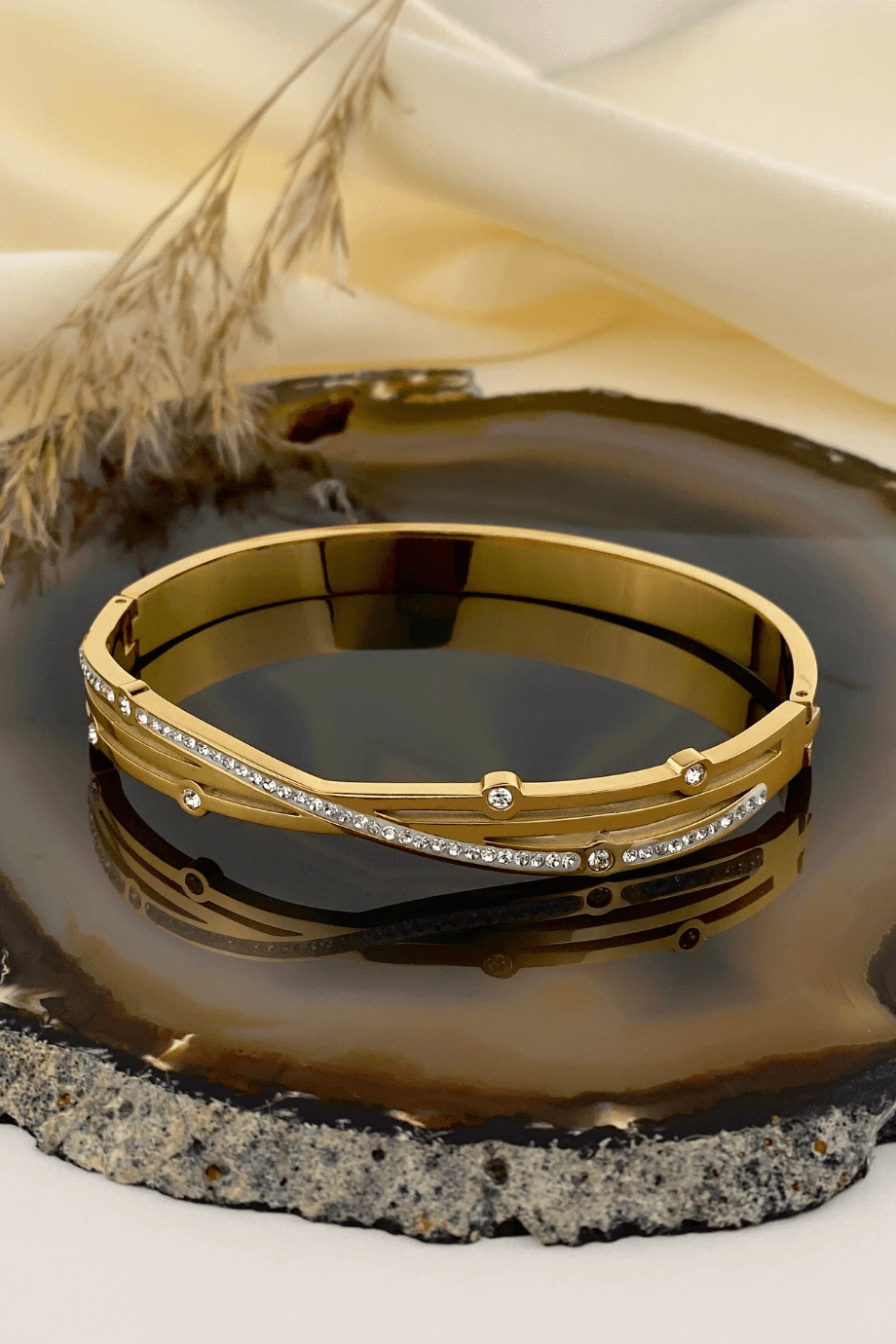Charming Wave Crystal Hinge Gold Bangle