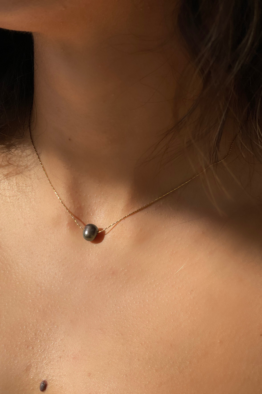 Black Single Pearl Necklace - Gold