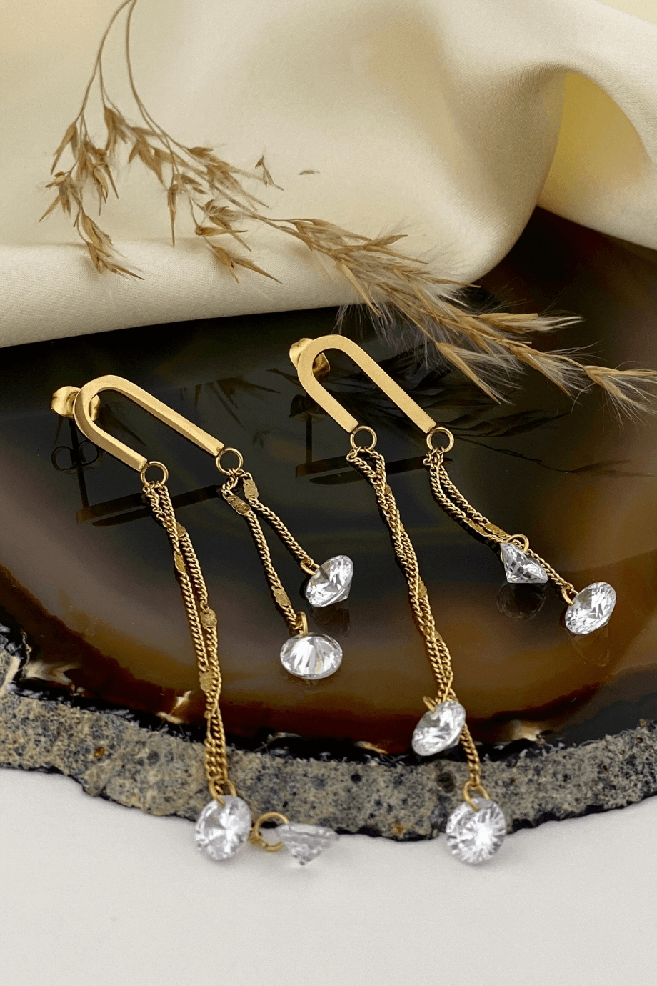 Taşlı Sallantılı Küpe Gold
