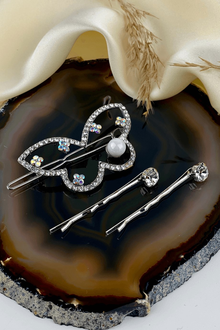 Tokasepeti Pearl Butterfly Detailed Gemstone Triple Side Buckle Set Lame