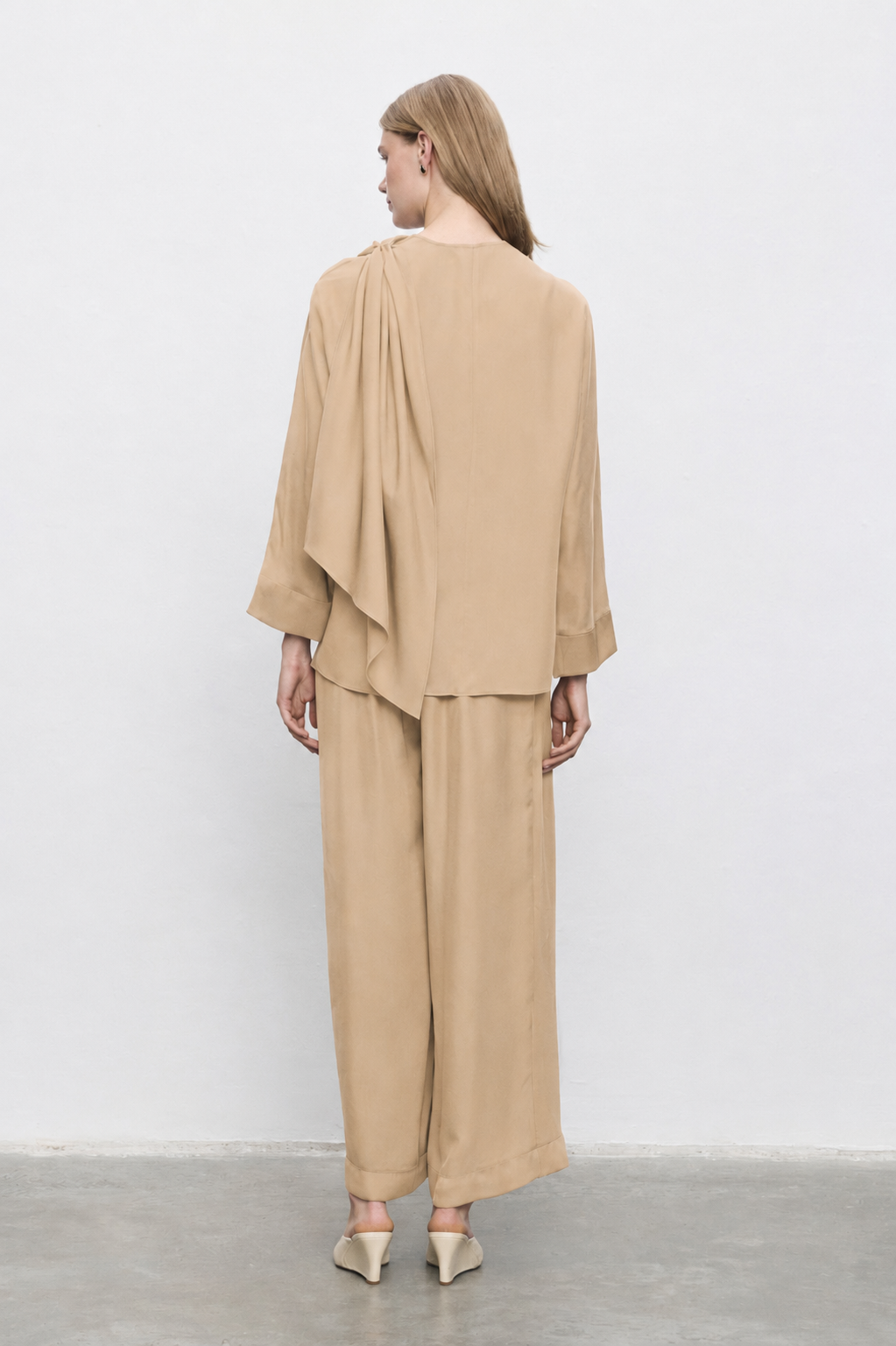 ARESA ASETAT ŞAL DETAYLI PANTOLONLU TAKIM CAMEL