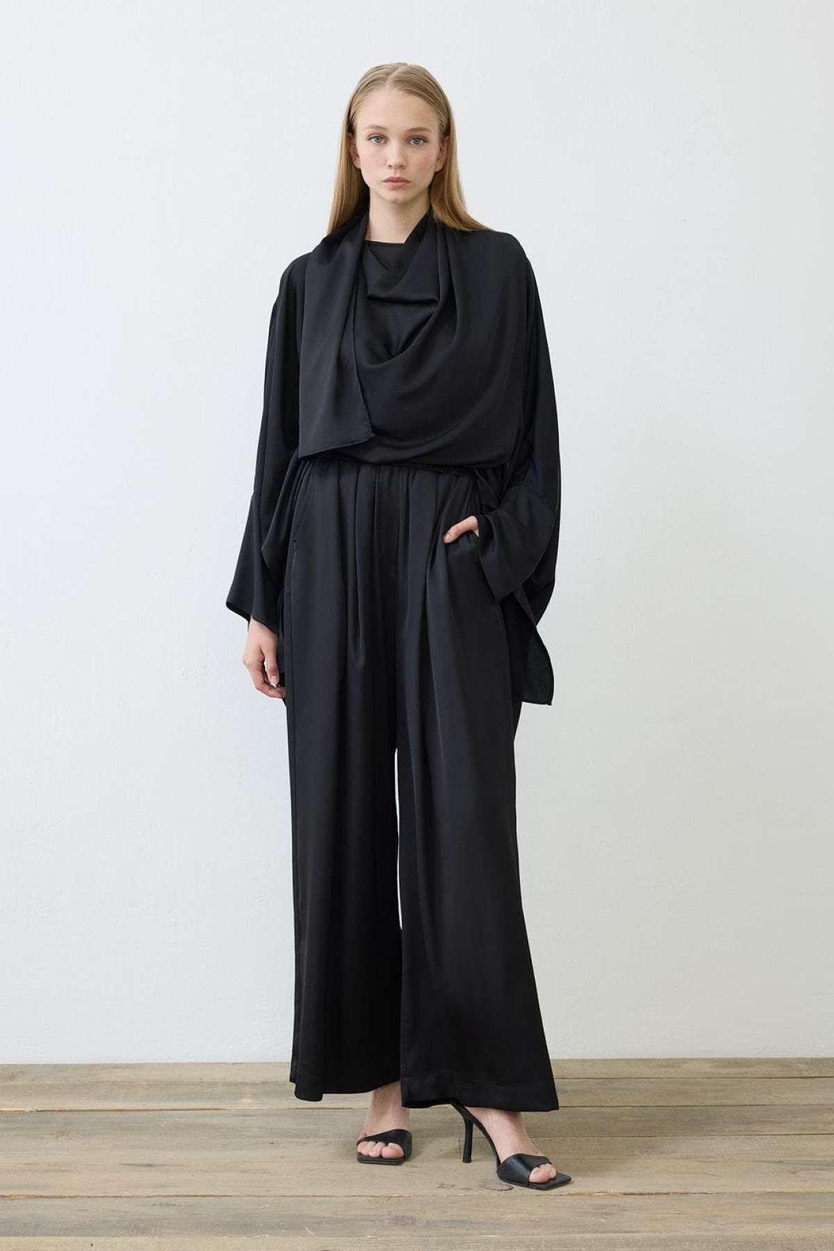 ELENA SATEN PANTOLONLU TAKIM SİYAH