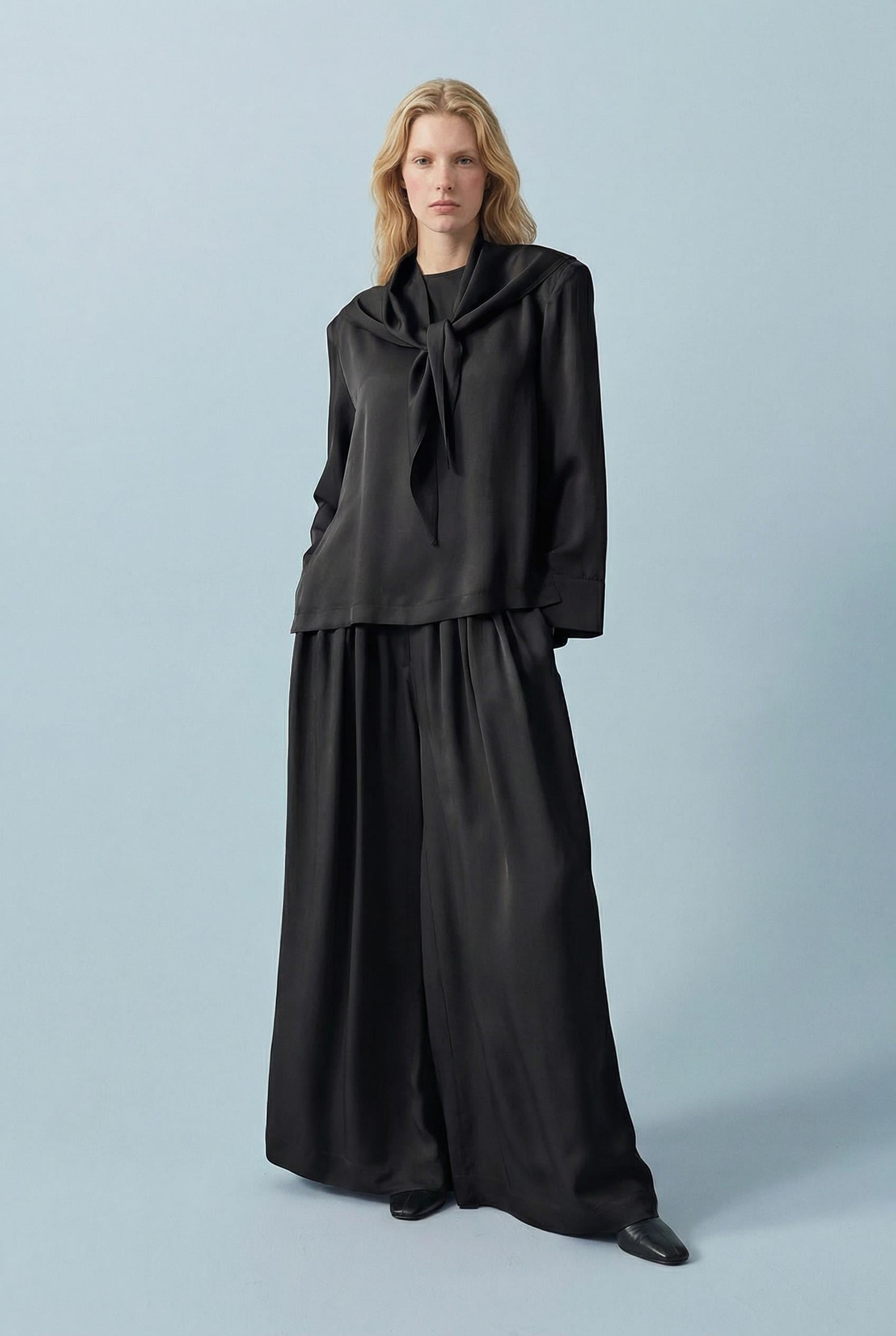 EVAN ASETAT FULARLI BLUZ PANTOLONLU TAKIM SİYAH