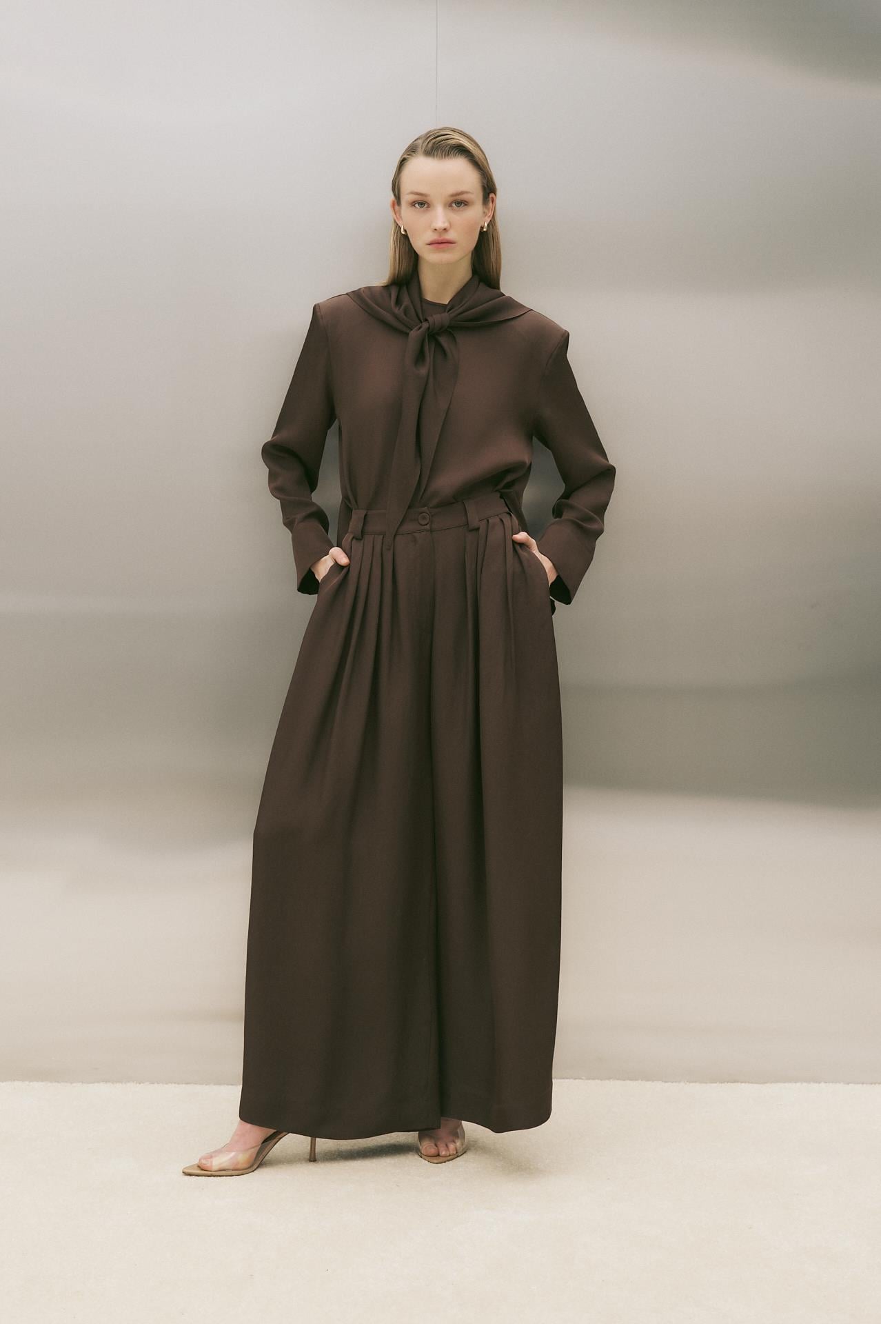 EVAN ASETAT FULARLI BLUZ PANTOLONLU TAKIM KAHVE