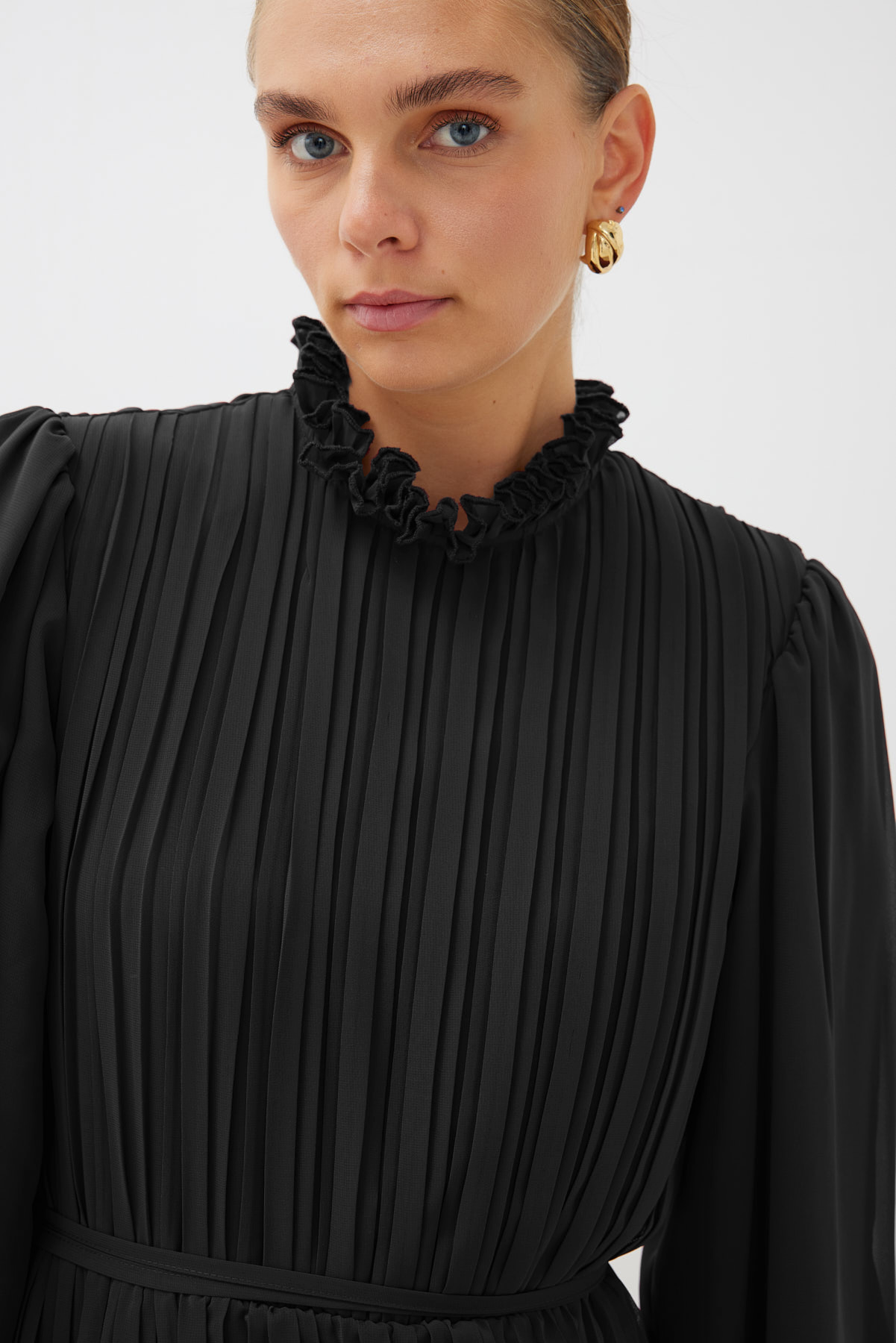 LEVA CHIFFON PLEATED LAYERED DRESS BLACK