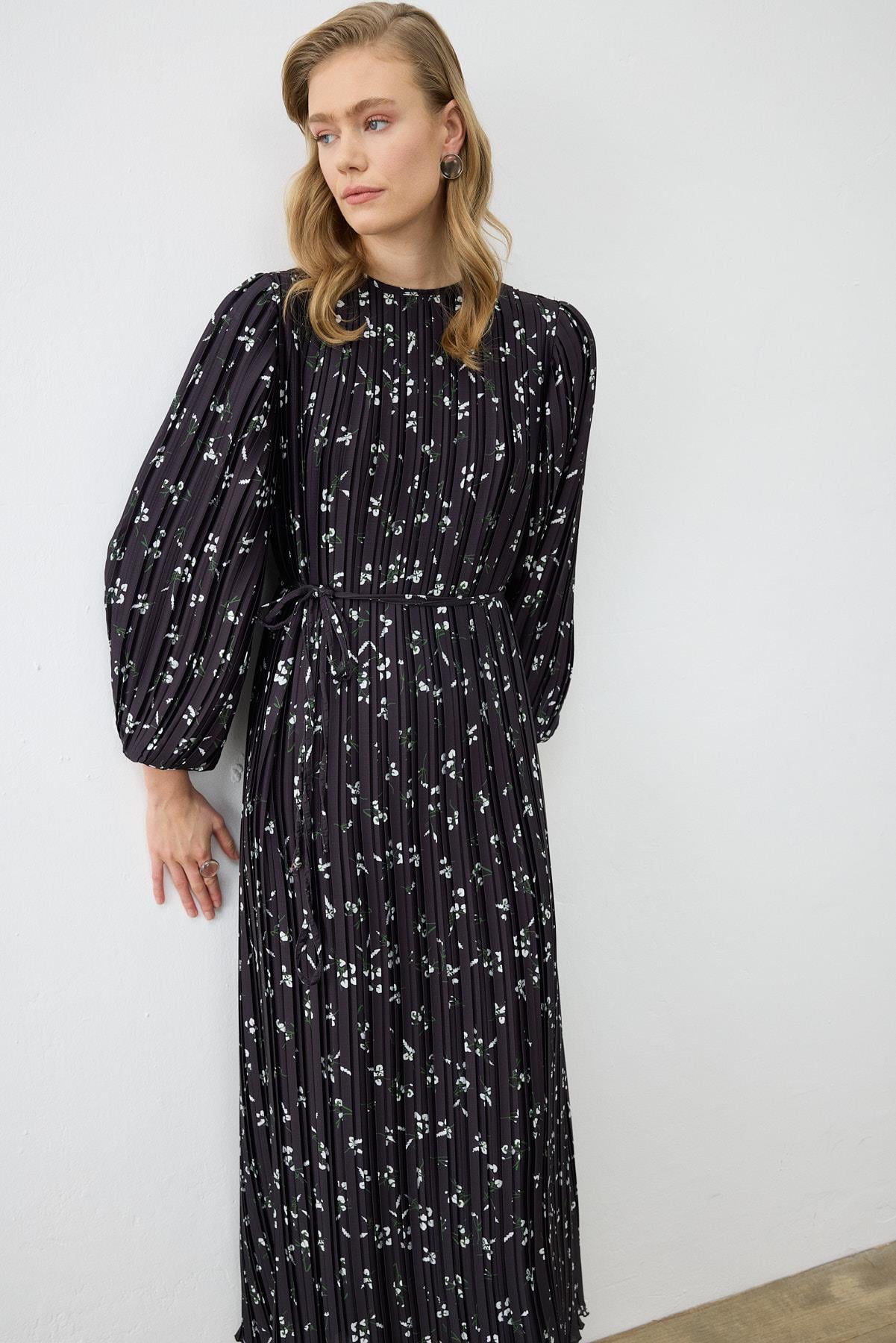 MIORI BERRY PLEATED SATIN DRESS BLACK