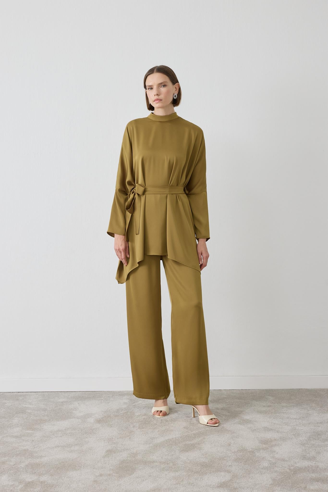 MIORI CLARE SATIN PANTS SET OLIVE GREEN