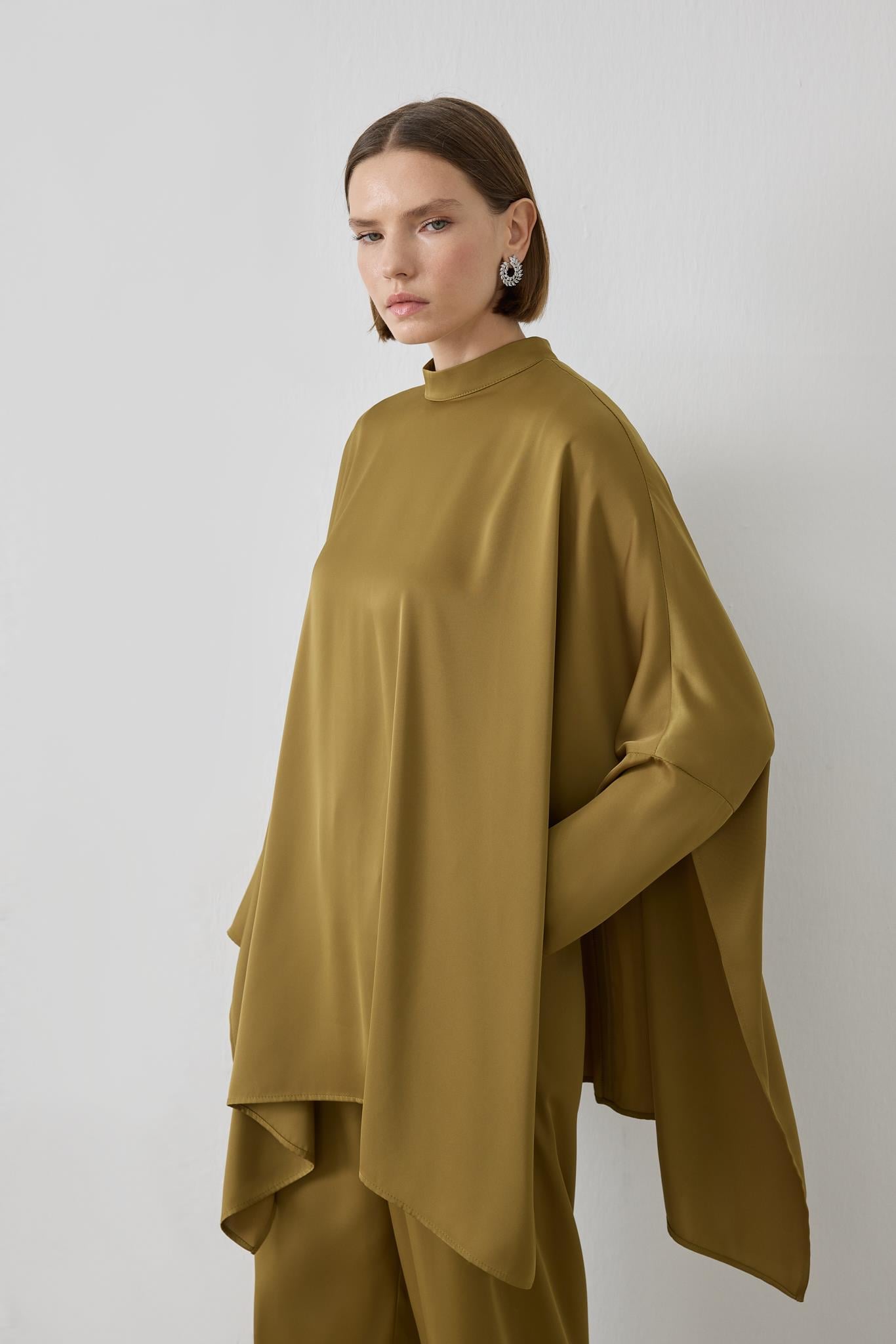 MIORI CLARE SATIN PANTS SET OLIVE GREEN