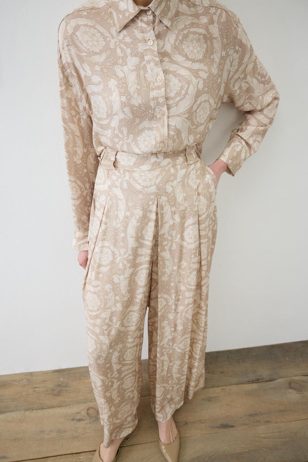 PASTEL DESEN VİSKON RAYON PİLE DETAYLI PANTOLON TAKIM CAMEL