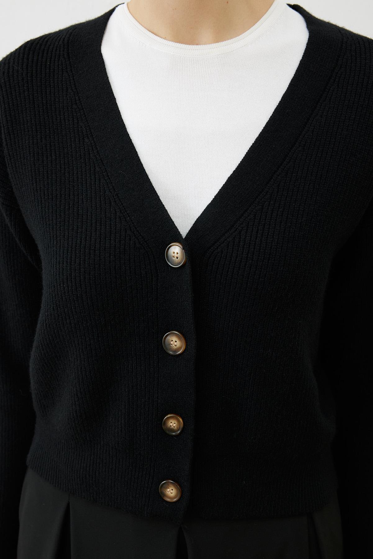 PREMIUM SELECTION V YAKA TRİKO HIRKA SİYAH