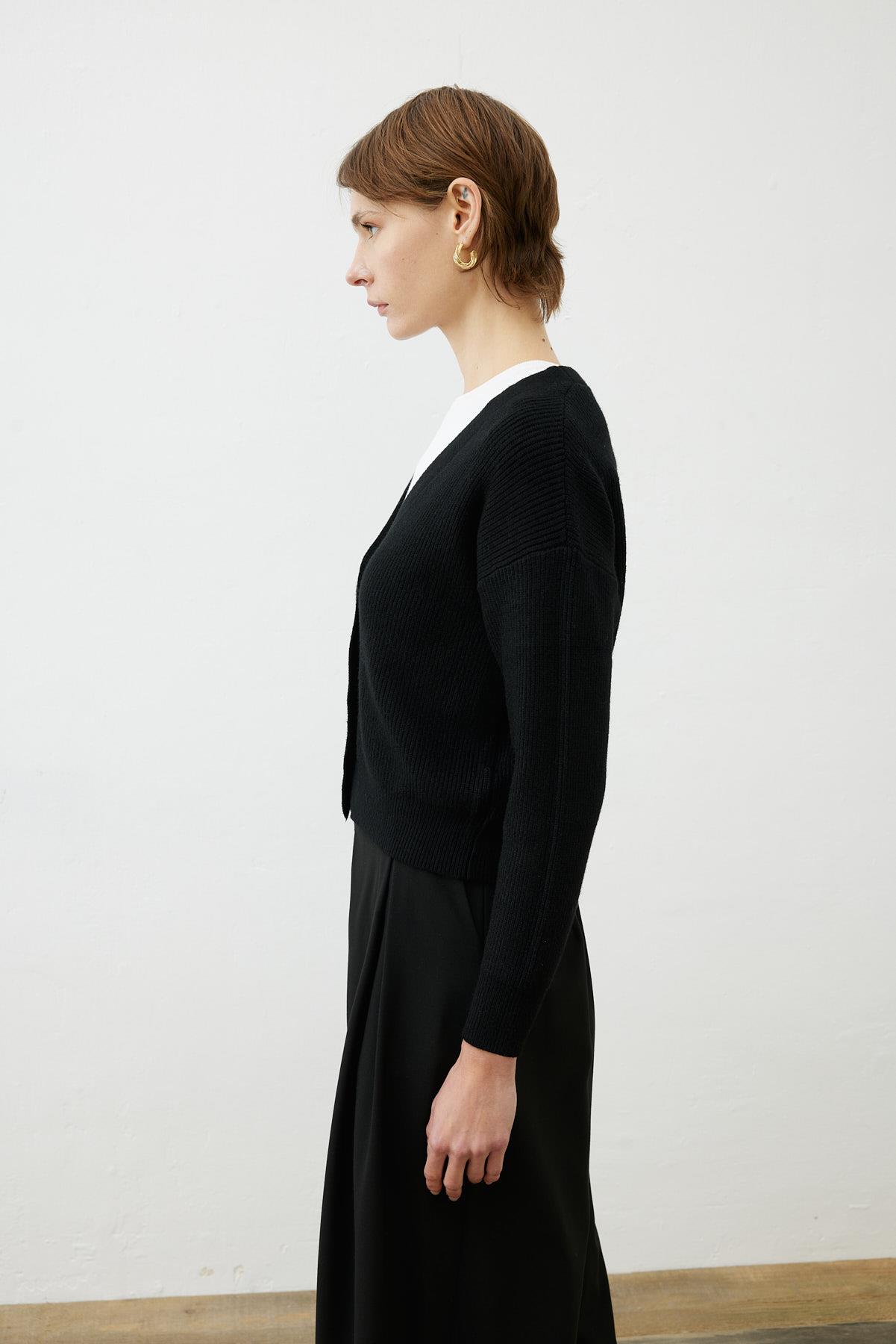 PREMIUM SELECTION V YAKA TRİKO HIRKA SİYAH