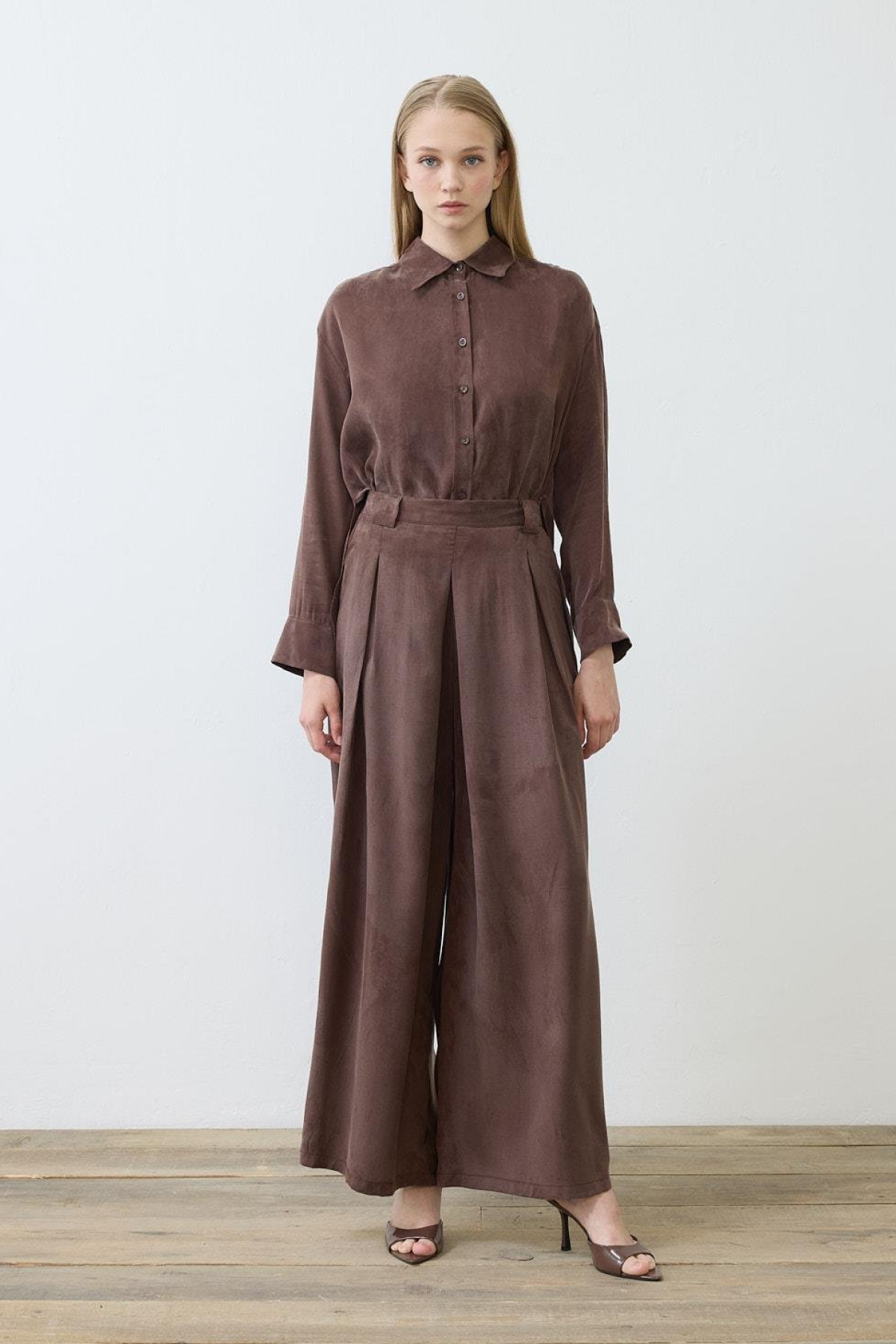 PRIME WASHED SILK PLEATED SHIRT PANTS SET BROWN