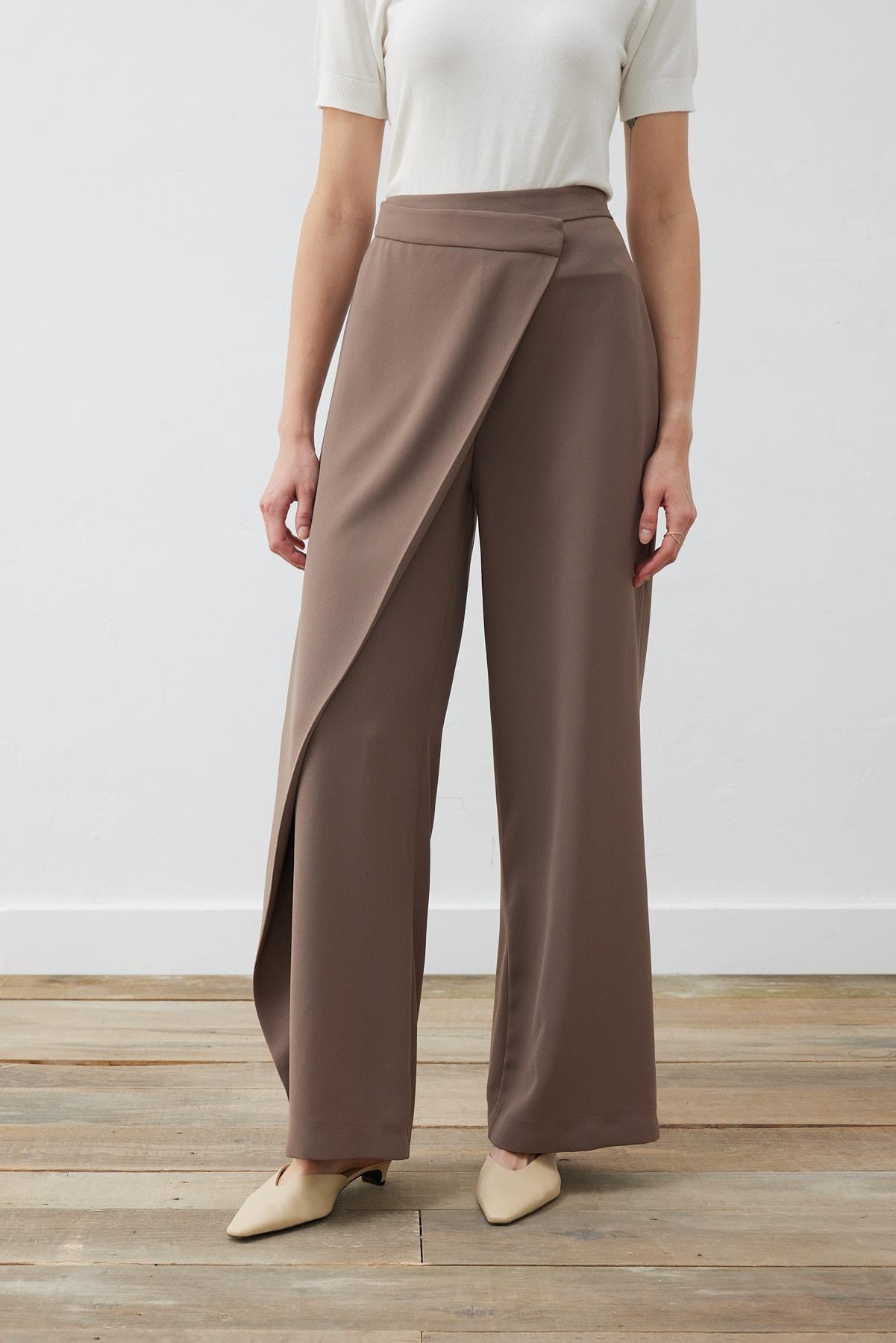 RINA CREPE FRONT PANEL DETAILED PANTS ETOUPE