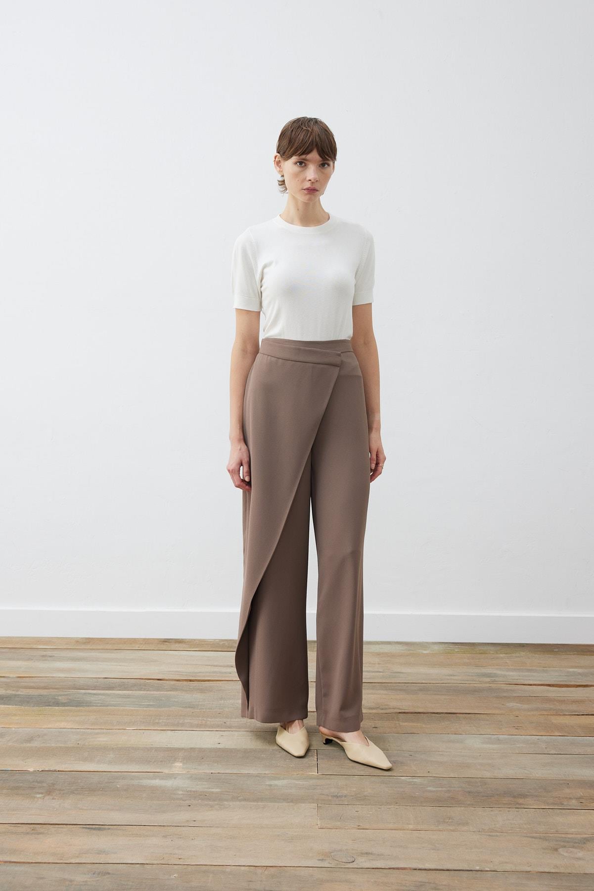 RINA CREPE FRONT PANEL DETAILED PANTS ETOUPE