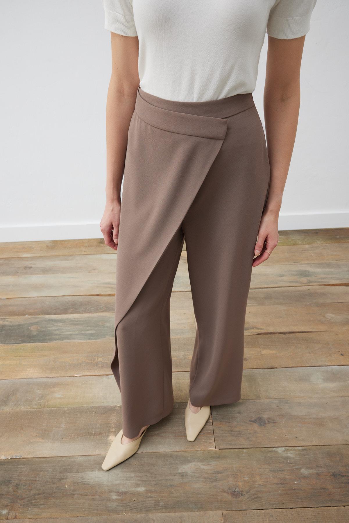 RINA CREPE FRONT PANEL DETAILED PANTS ETOUPE