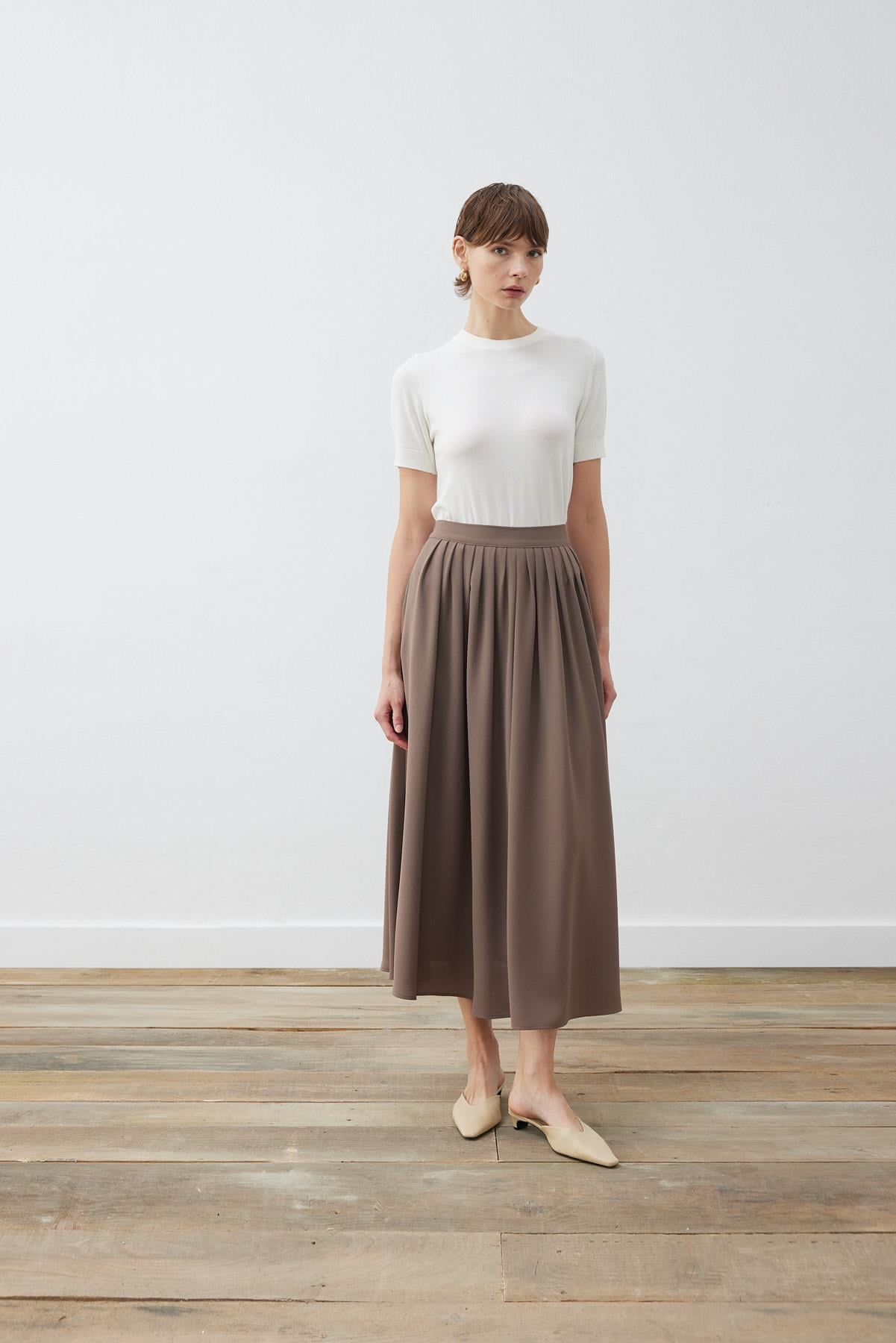 RINA CREPE PLEATED SKIRT ETOUPE