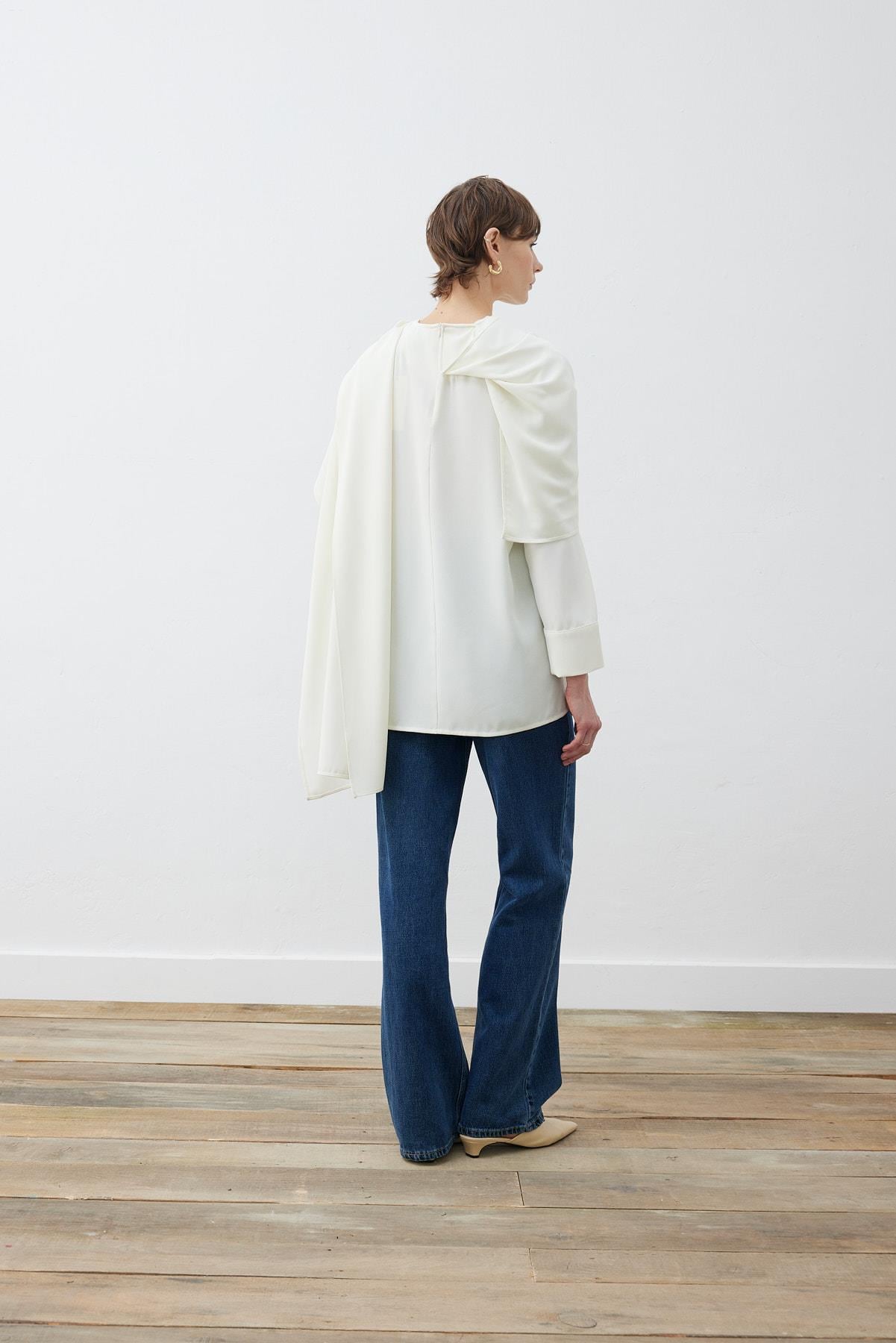 RINA CREPE SHAWL DETAILED BLOUSE VANILLA