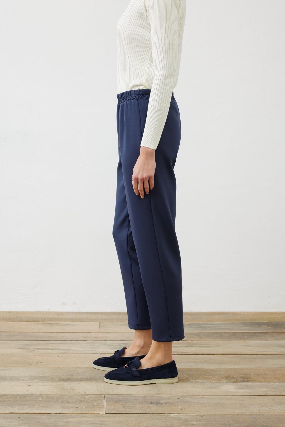 SCUBA CARROT PANTS NAVY BLUE
