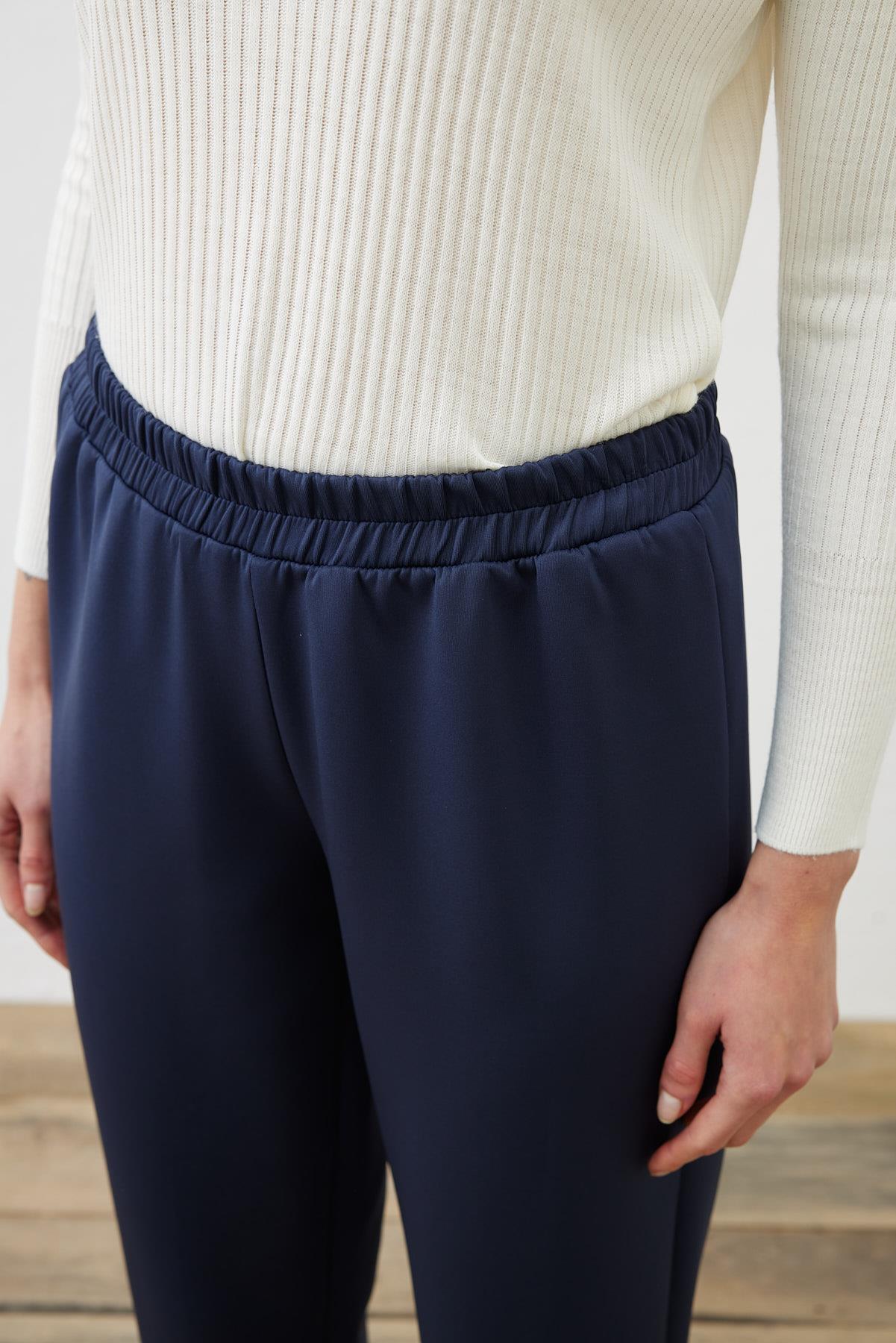 SCUBA CARROT PANTS NAVY BLUE