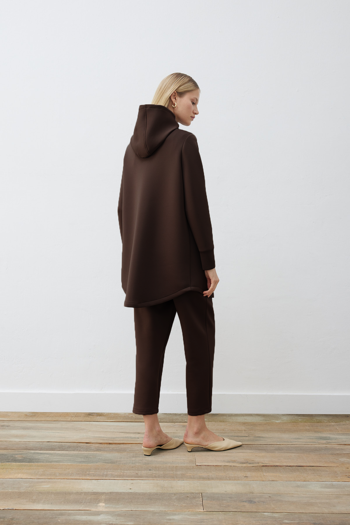 SCUBA PUFF CAPE DARK BROWN