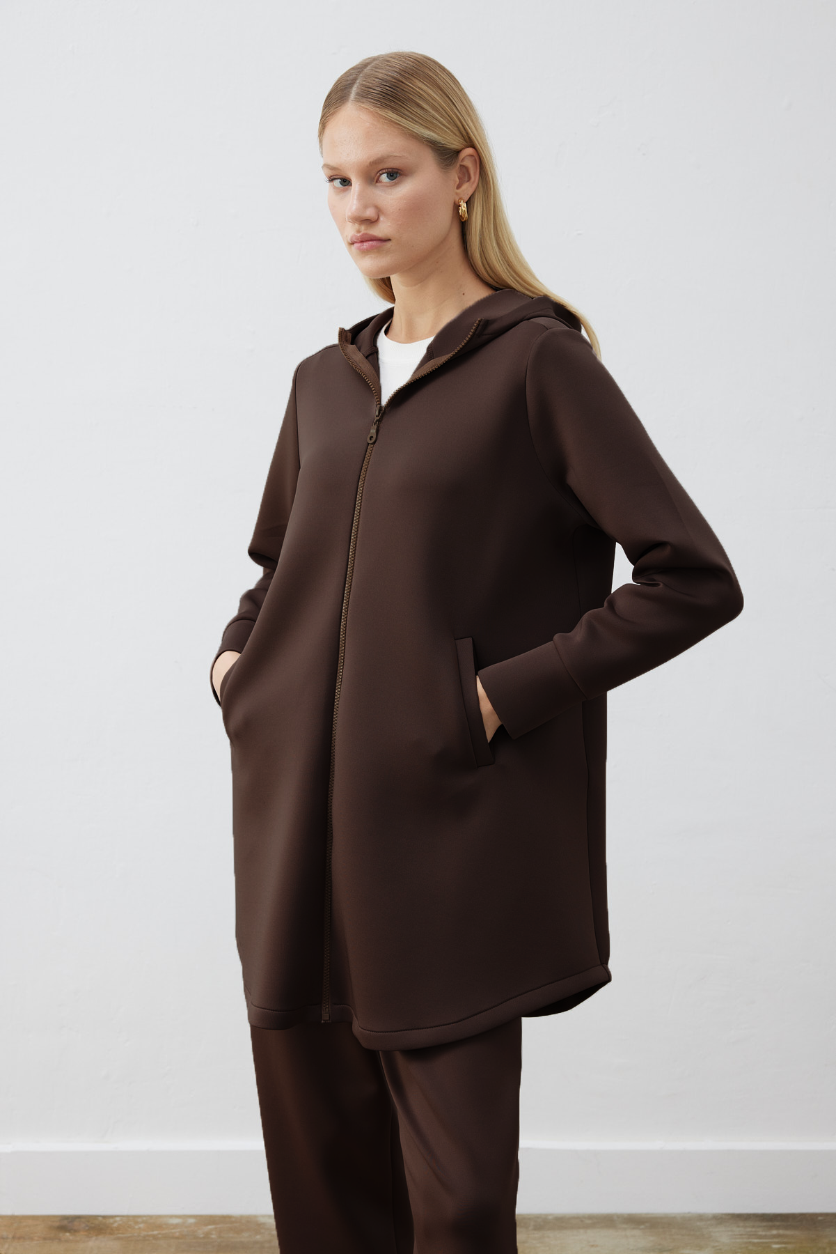 SCUBA PUFF CAPE DARK BROWN