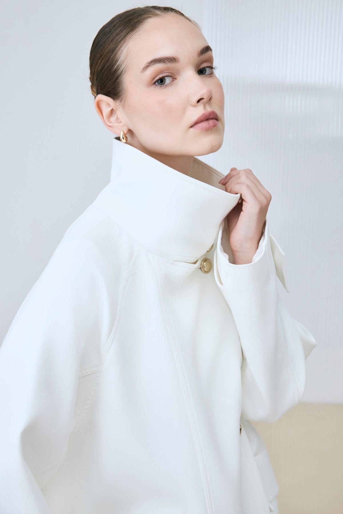 TRACY GOLD BUTTONED TRENCH COAT WHITE