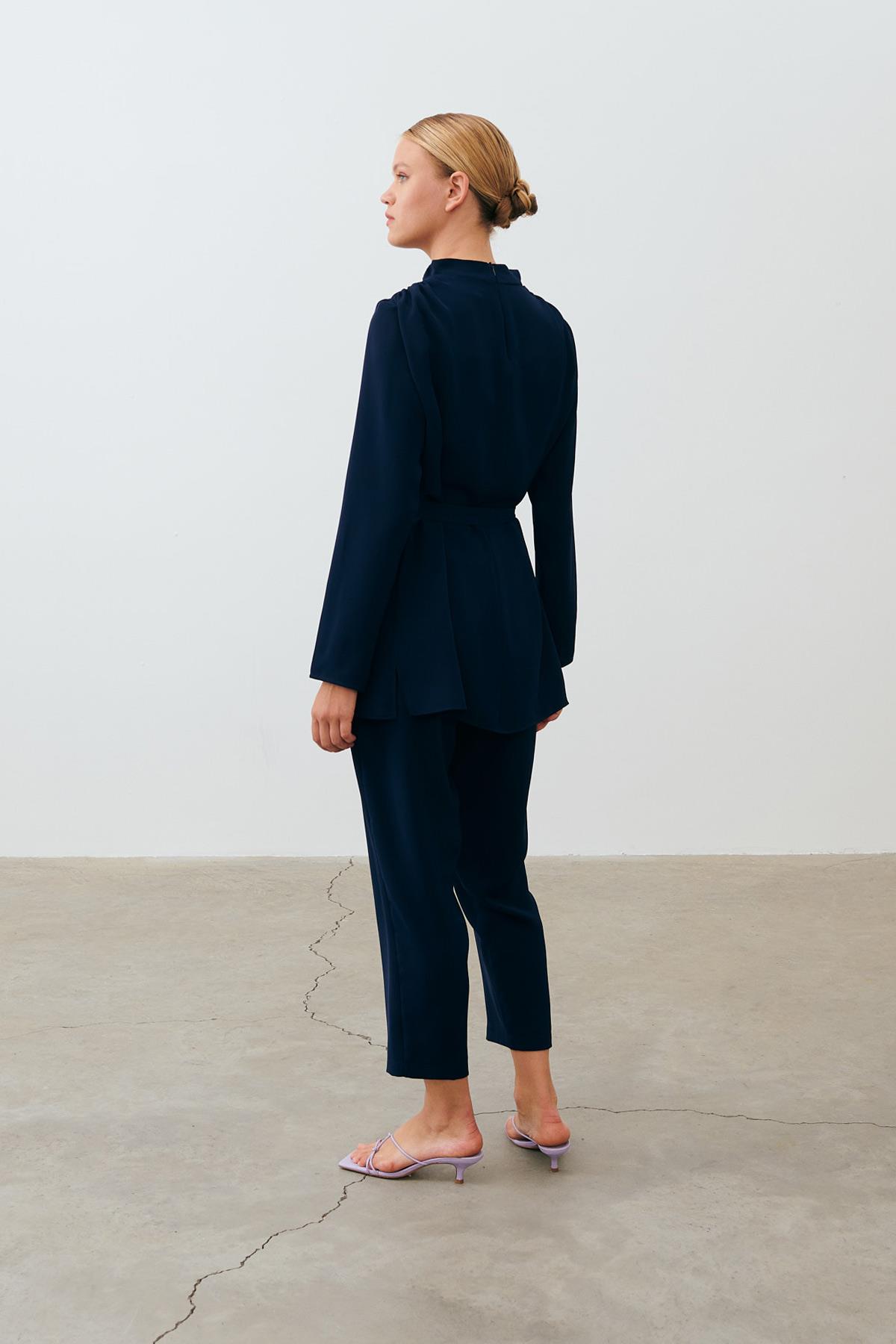 ELEGANT CREPE DOUBLE SUIT NAVY BLUE