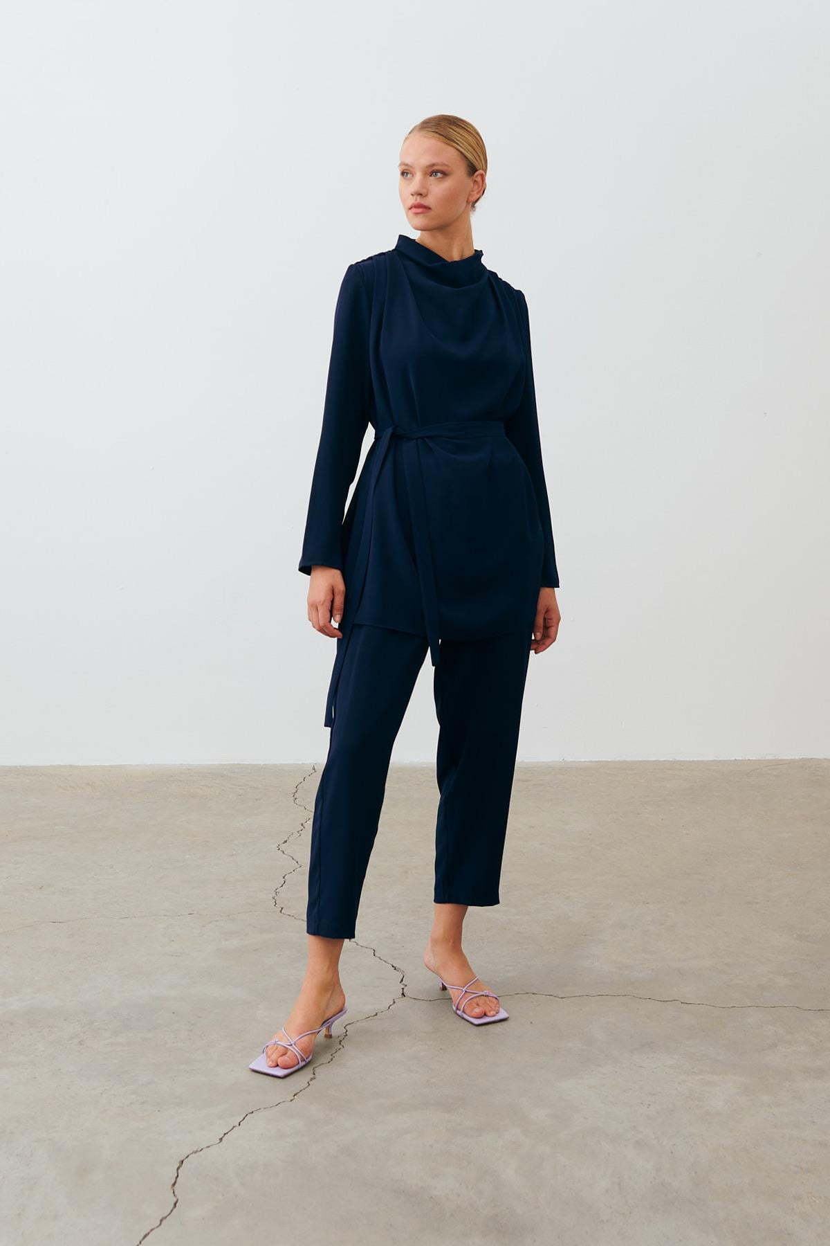 ELEGANT CREPE DOUBLE SUIT NAVY BLUE
