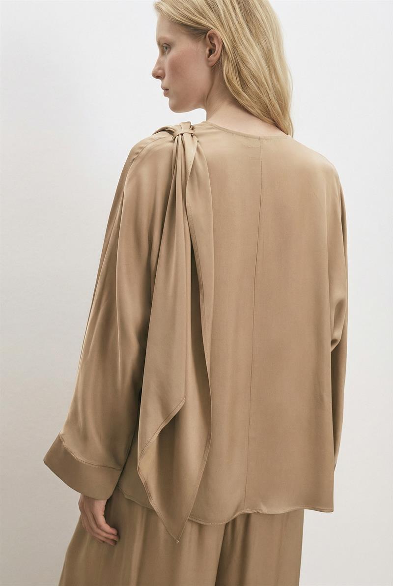 ARESA ASETAT ŞAL DETAYLI PANTOLONLU TAKIM CAMEL