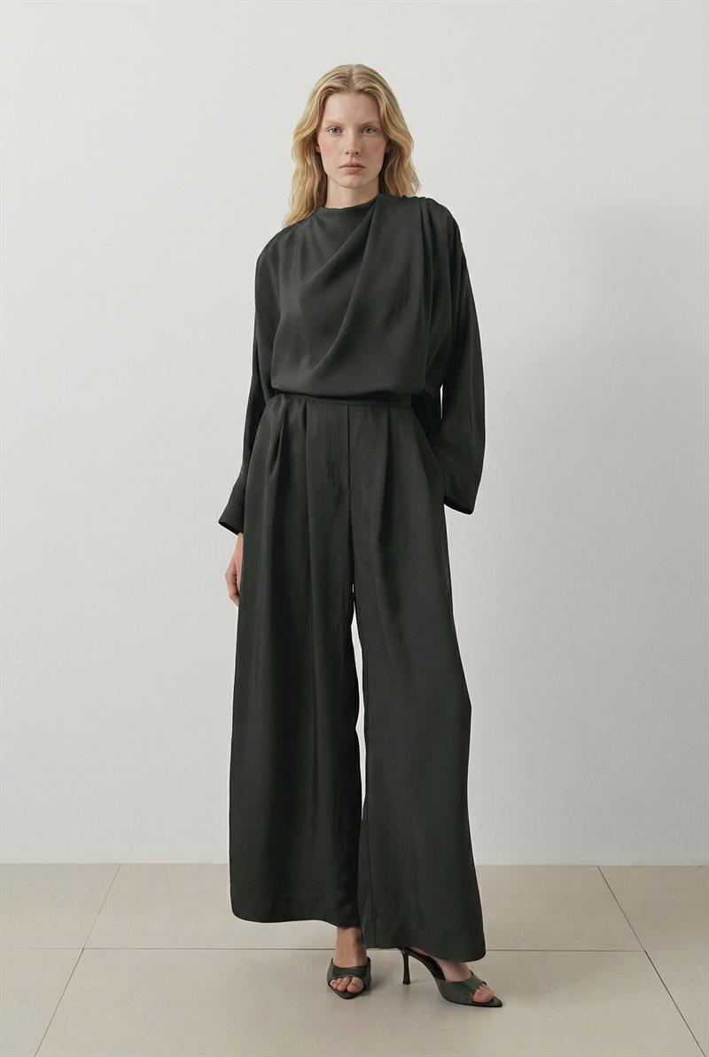 ARESA  ASETAT ŞAL DETAYLI PANTOLONLU TAKIM SİYAH