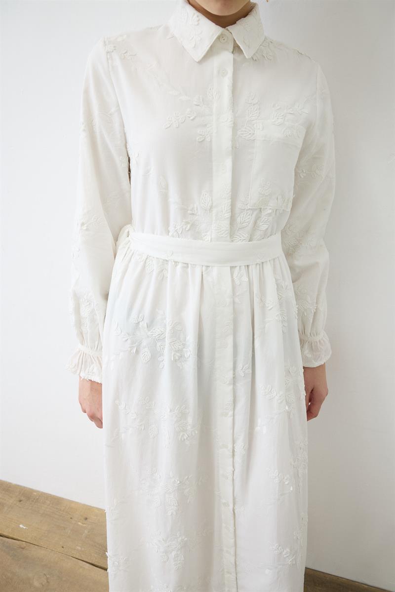 BELLA EMBROIDERED DRESS WITH APPLIQUE DETAILS WHITE