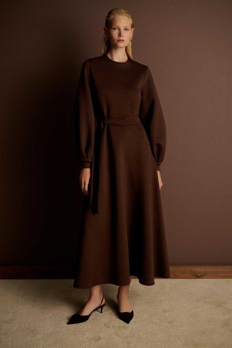 CAROL SCUBA PUFF DRESS DARK BROWN