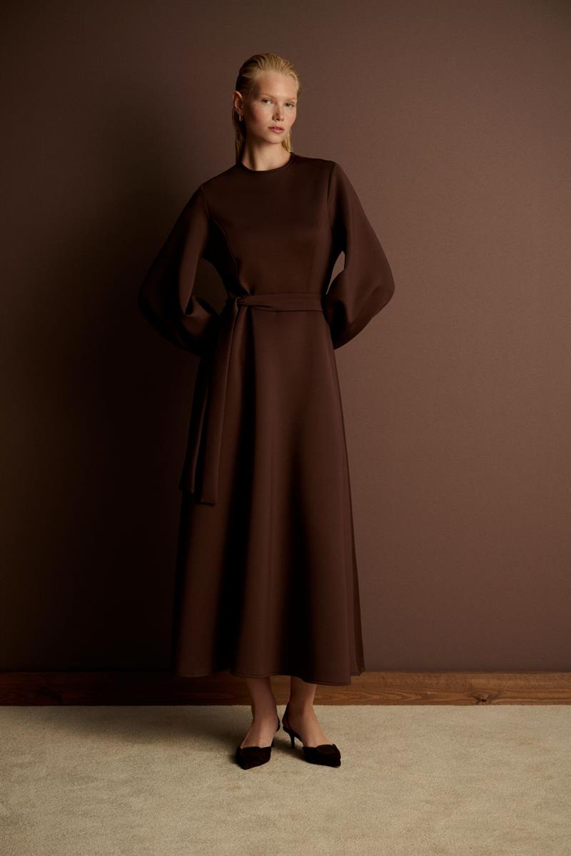 CAROL SCUBA PUFF DRESS DARK BROWN