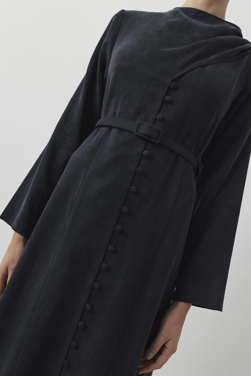 DANTE LYOCELL ŞAL DETAYLI BRİTLİ ELBİSE SİYAH