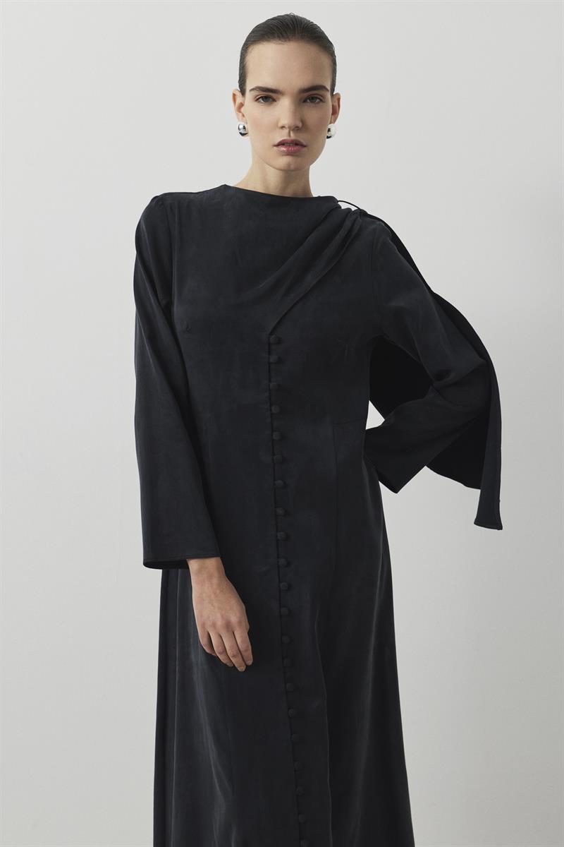 DANTE LYOCELL ŞAL DETAYLI BRİTLİ ELBİSE SİYAH