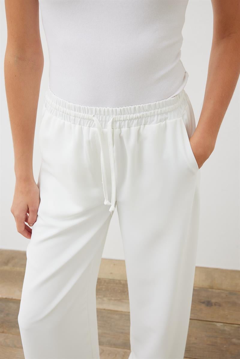 EVA KREP LASTİKLİ BOL PANTOLON BEYAZ