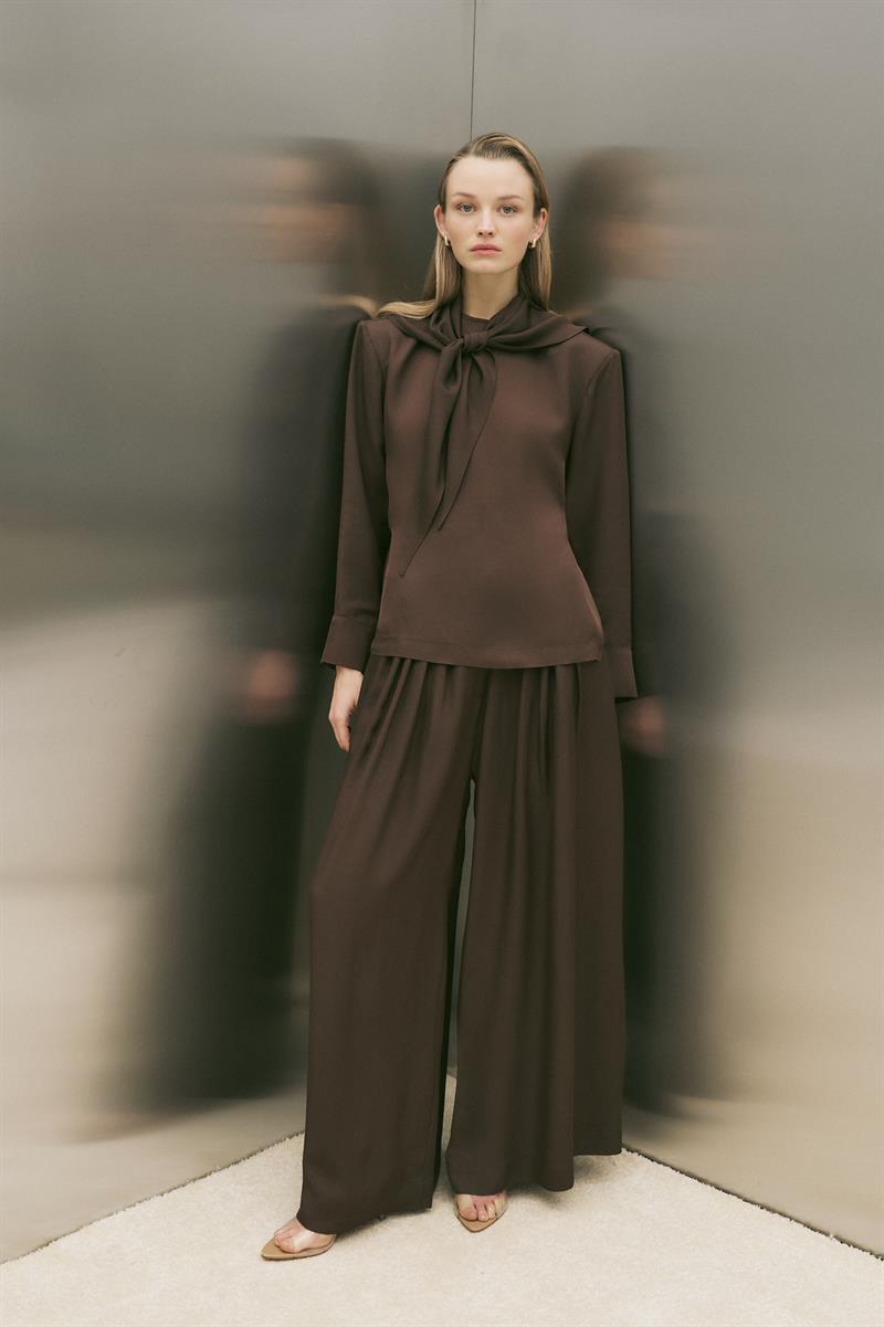 EVAN ASETAT FULARLI BLUZ PANTOLONLU TAKIM KAHVE