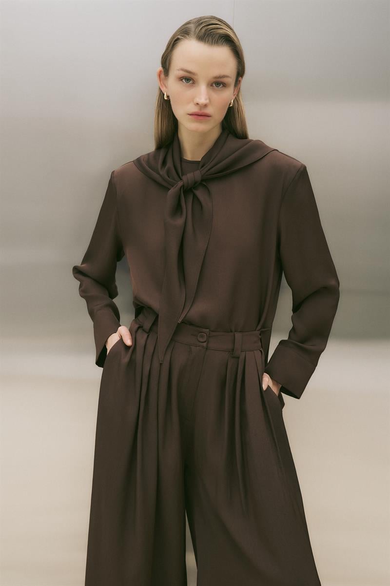 EVAN ASETAT FULARLI BLUZ PANTOLONLU TAKIM KAHVE