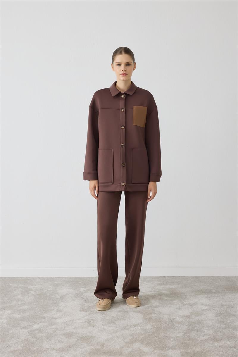 EVVA DERİ DETAYLI SCUBA PANTOLONLU TAKIM KAHVE