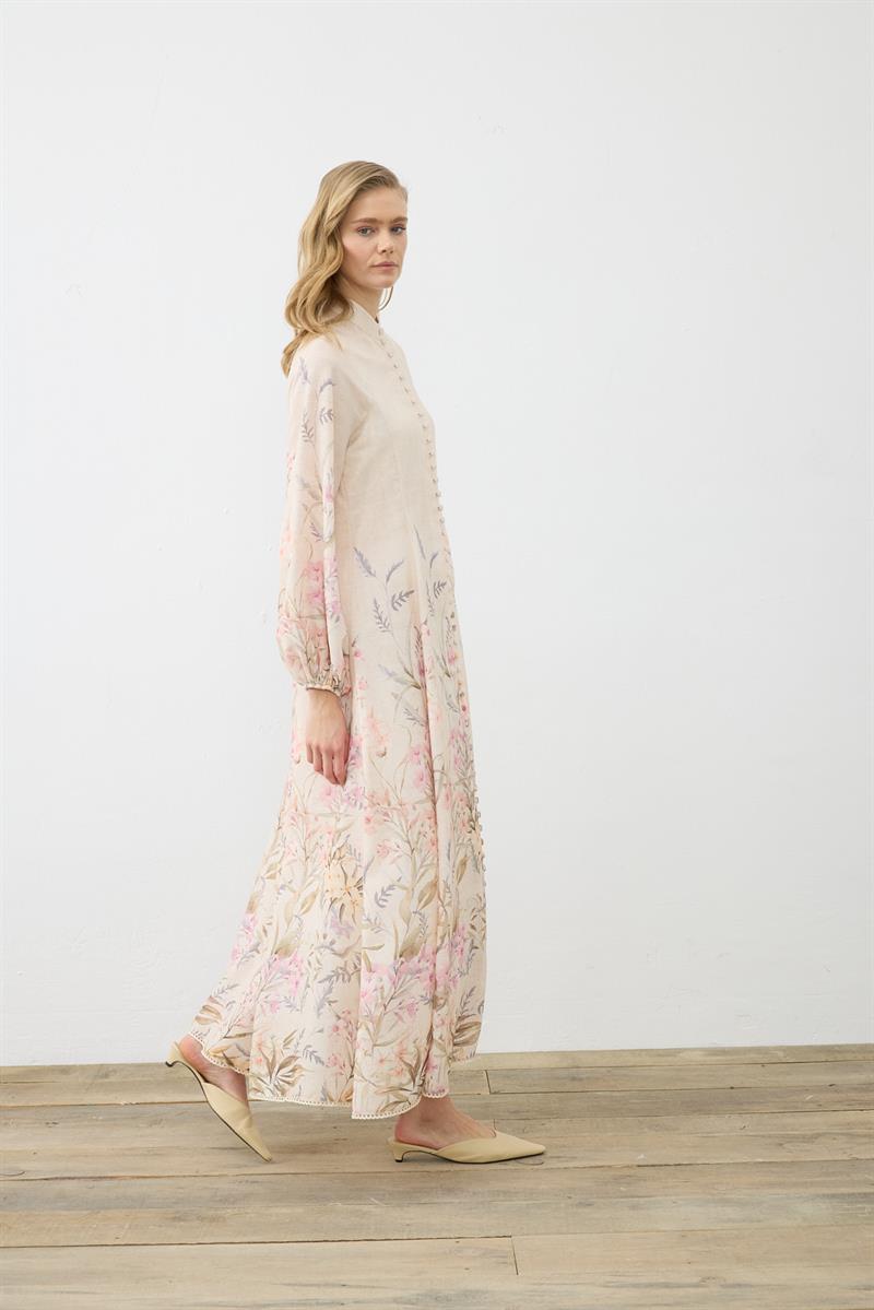 FLORA DESENLİ KETEN BRİTLİ ELBİSE BEJ