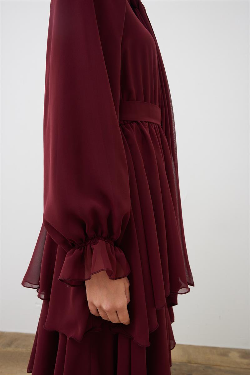 LEO ŞİFON VOLANLI KAT KAT ELBİSE BORDO