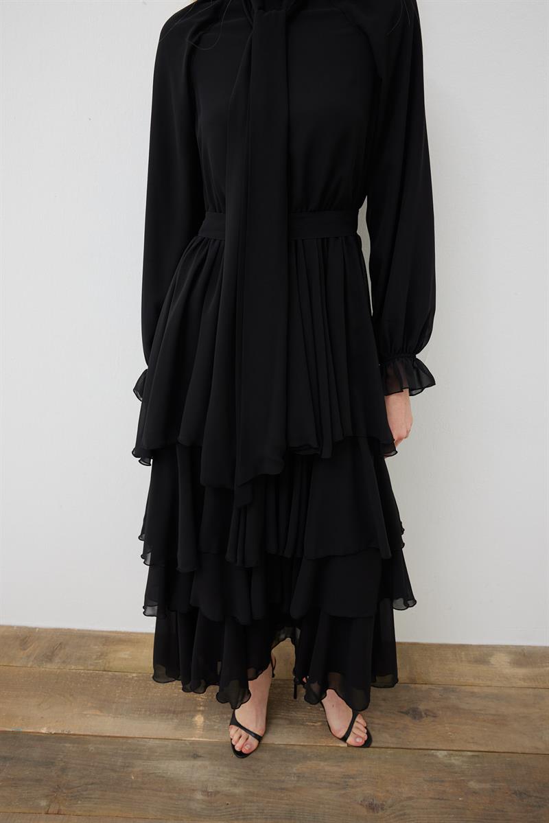 LEO ŞİFON VOLANLI KAT KAT ELBİSE SİYAH