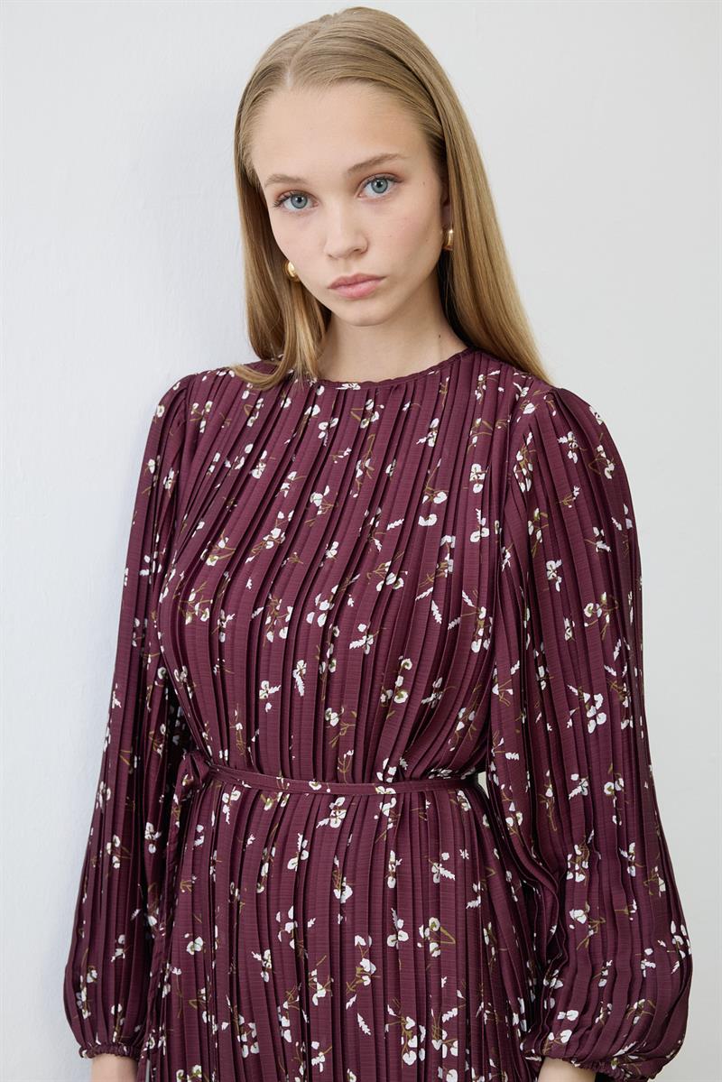 MİORİ BERRY PLİSELİ SATEN ELBİSE BORDO