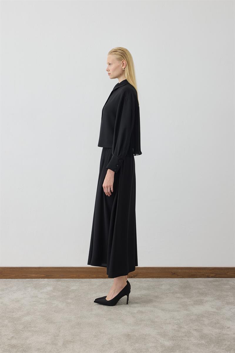 MİORİ LİNZA PLİSE GÖMLEKLİ ETEKLİ KREP TAKIM SİYAH